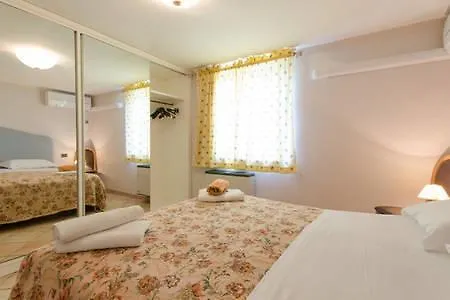 Apartamento Con Parcheggio *